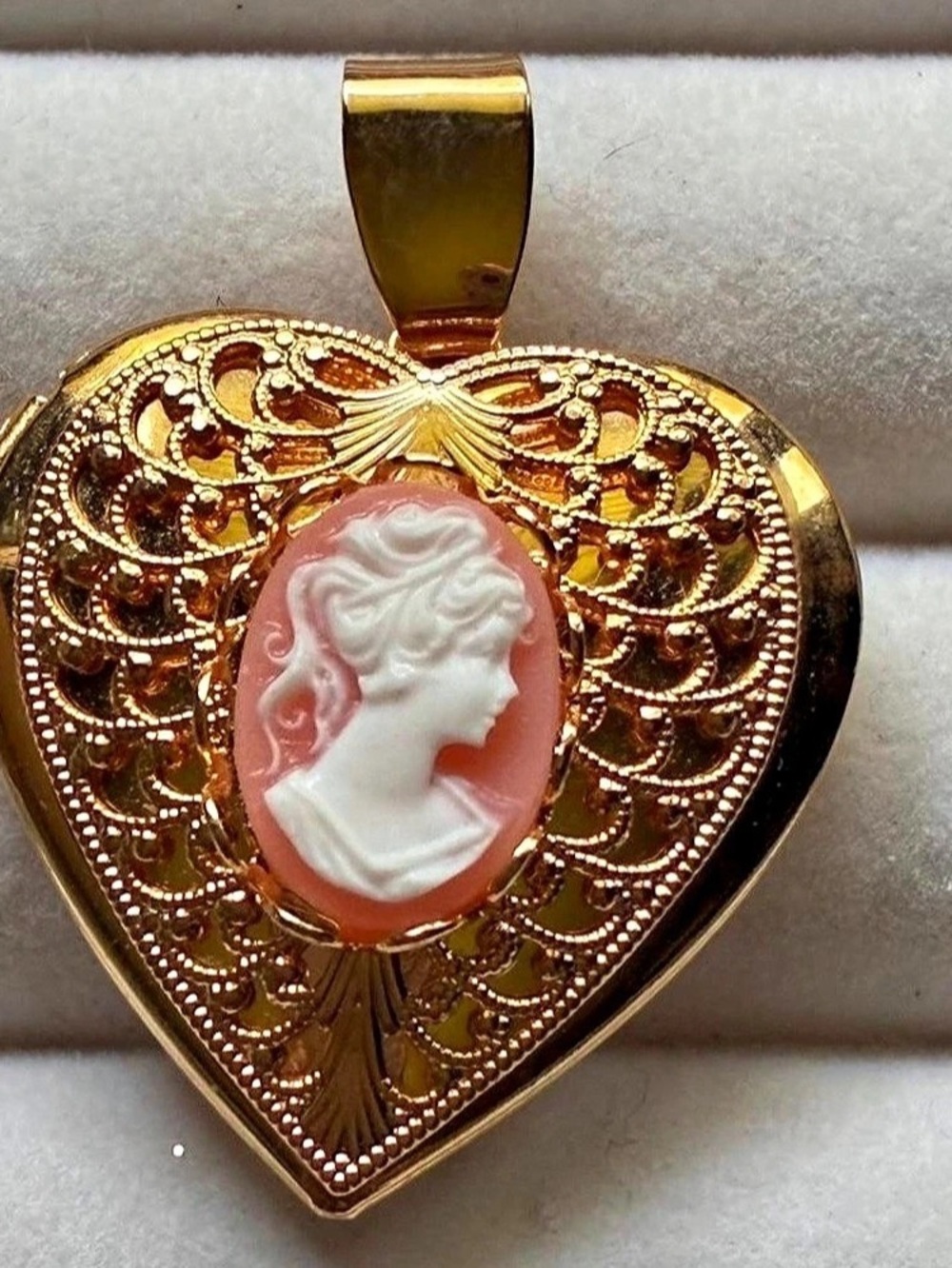 Heart Cameo Locket Gold & Pink